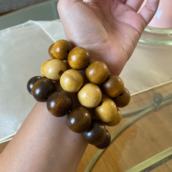 Kendi Amani wood ball bracelets (set of 3), color: multi brown - Picture 6 of 11